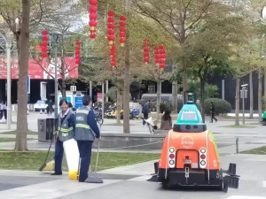 Robot vệ sinh đang thay thế con người trong vận hành nhà xưởng như thế nào?