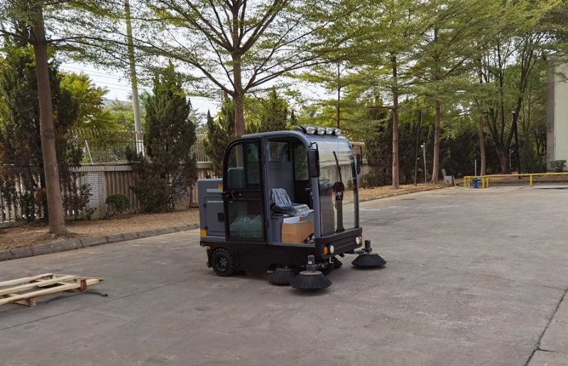 Máy Quét Rác Công Nghiệp: Giải Pháp Quét Dọn Nhà Xưởng Hiệu Quả, Tiết Kiệm Nhân Công